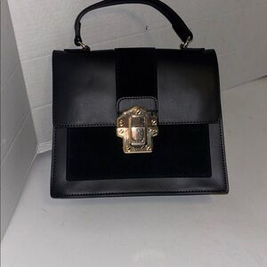 ISABELLA RHEA BLACK LEATHER AND SUEDE HAND BAG GOLD TONED CLASP CLOSURE